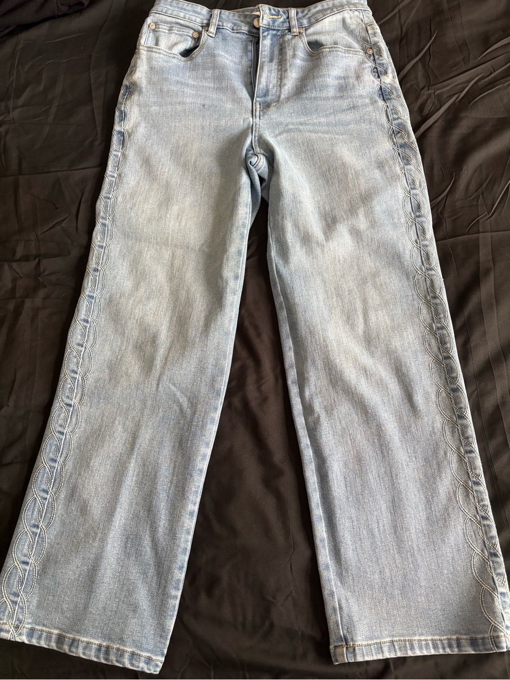 Light Wash Women's Jeans with Side Embroidered Detail